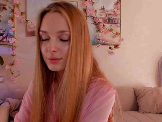 CrimsonAura webcam