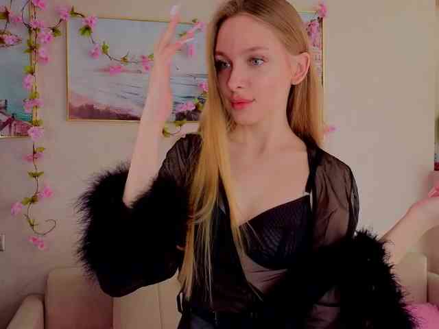 CrimsonAura webcam
