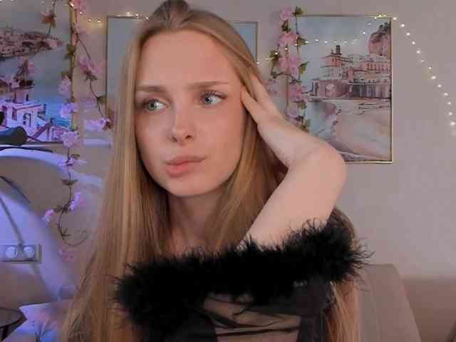 CrimsonAura webcam