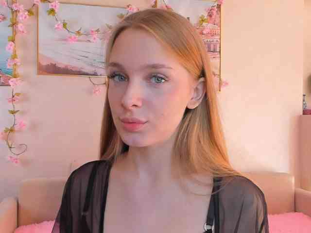 CrimsonAura webcam