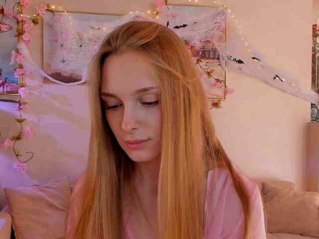 CrimsonAura webcam