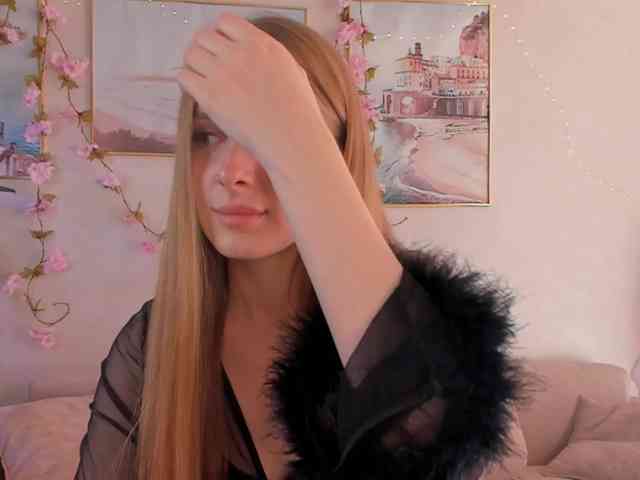 CrimsonAura webcam
