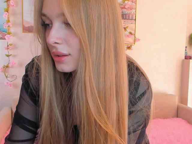 CrimsonAura webcam