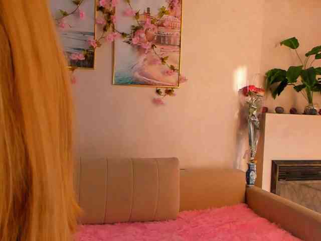 CrimsonAura webcam