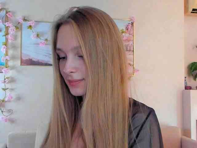 CrimsonAura webcam