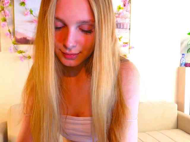 CrimsonAura webcam