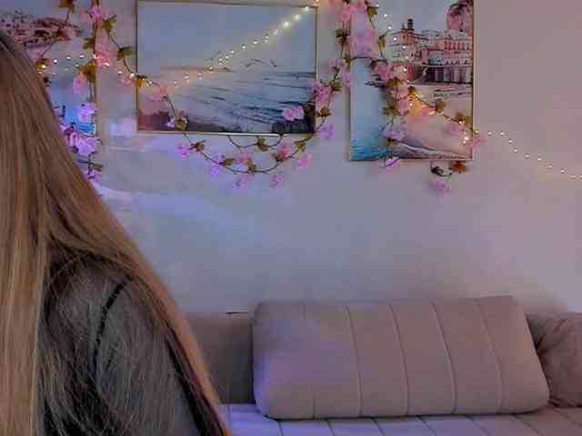 CrimsonAura webcam