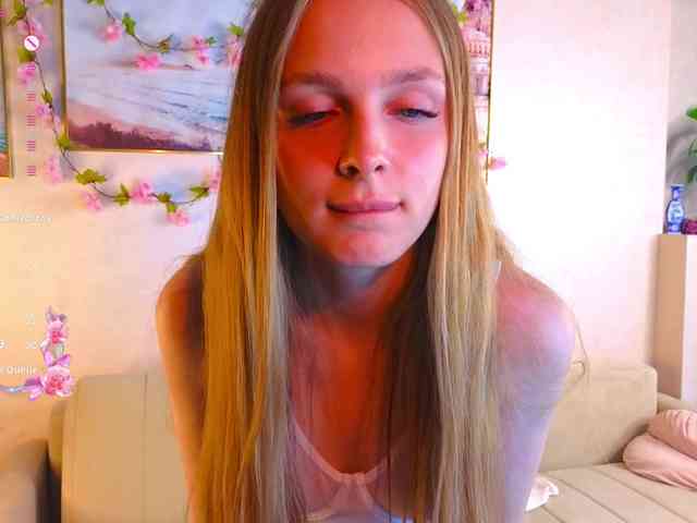 CrimsonAura webcam