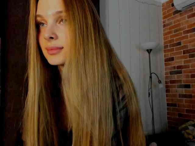 CrimsonAura Live Webcam on BongaCams