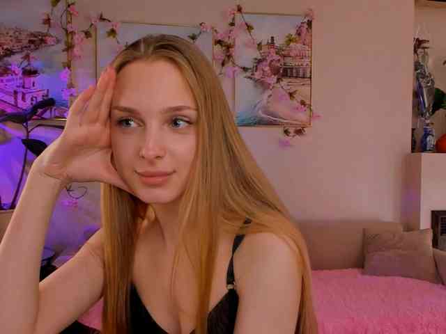 CrimsonAura webcam