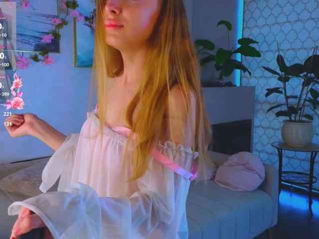 naked chatroom CrimsonAura