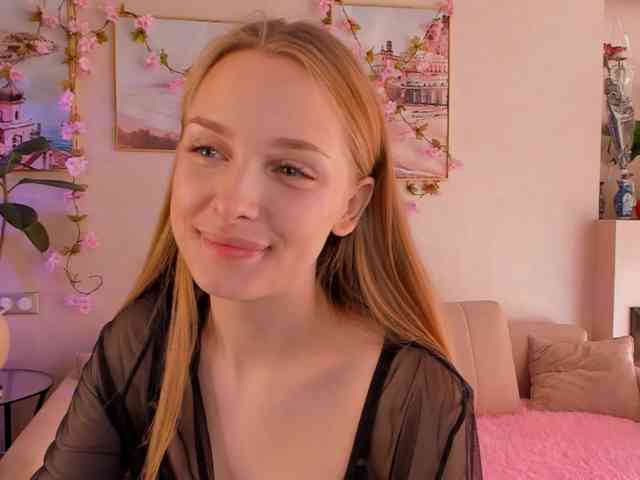 CrimsonAura webcam