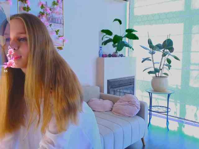 CrimsonAura webcam