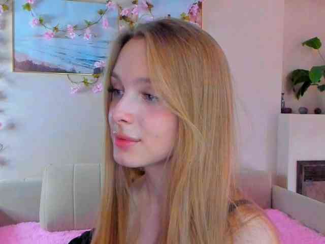 CrimsonAura webcam