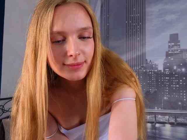 CrimsonAura webcam