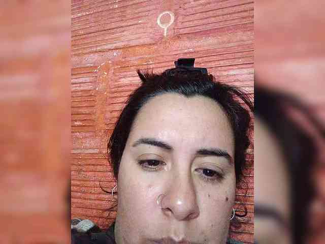 Abrilshasha3 webcam