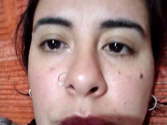 Abrilshasha3 webcam