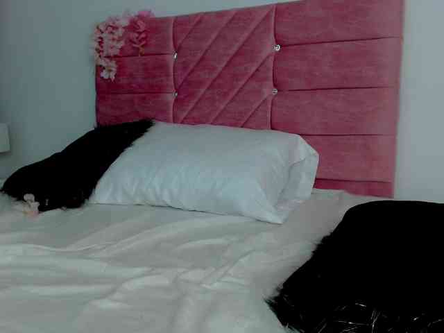 brunette-barbie webcam