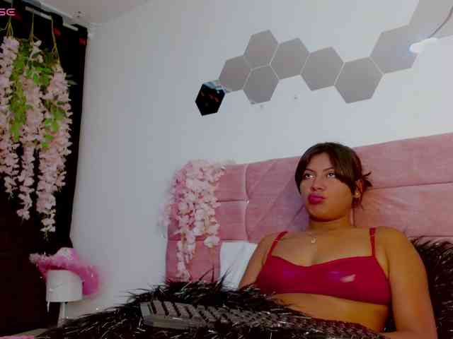 brunette-barbie webcam