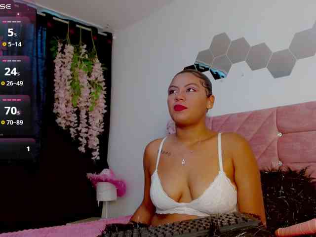brunette-barbie webcam