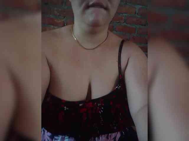 Rosa142 Live Webcam on BongaCams