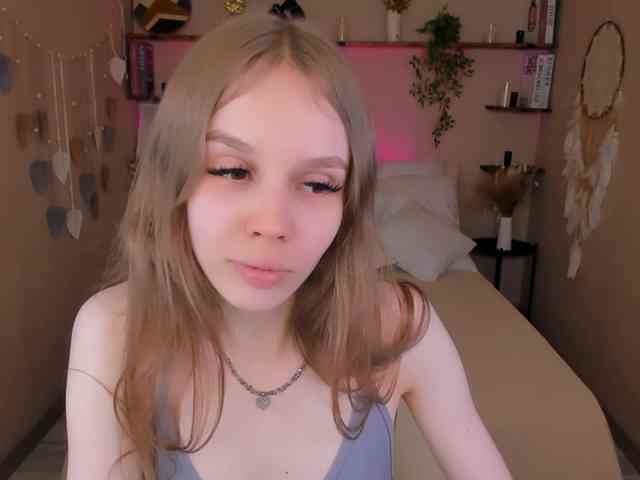 chatting live SelenHellsWeet
