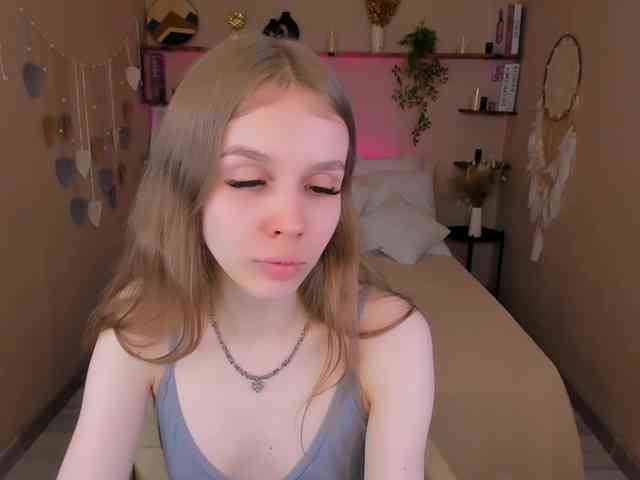 chatting live SelenHellsWeet