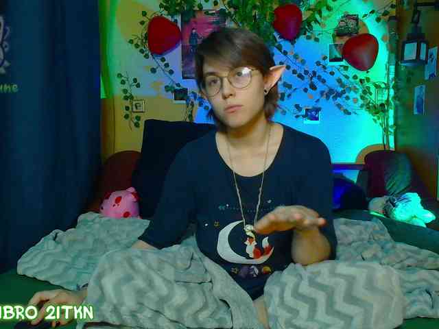 Tricky-Kitsune Live Webcam on BongaCams