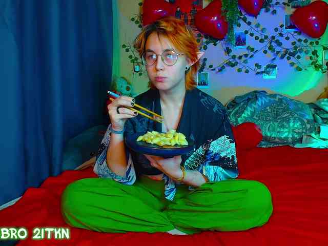 Tricky_Kitsune webcam