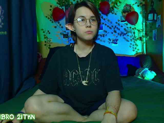 Tricky_Kitsune webcam