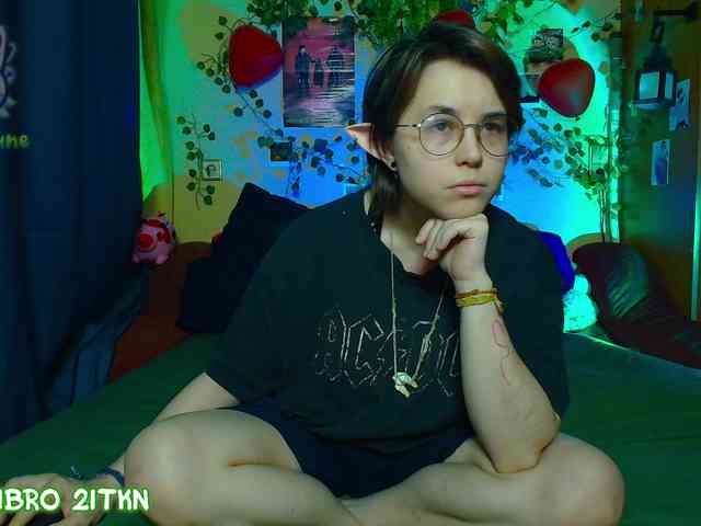 Tricky_Kitsune webcam