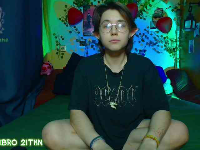 Tricky_Kitsune webcam