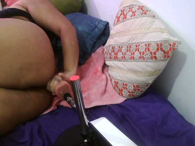 Carlabrasil's BongaCams show and profile