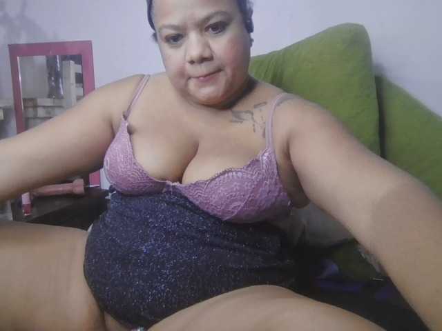 Carlabrasil's BongaCams show and profile