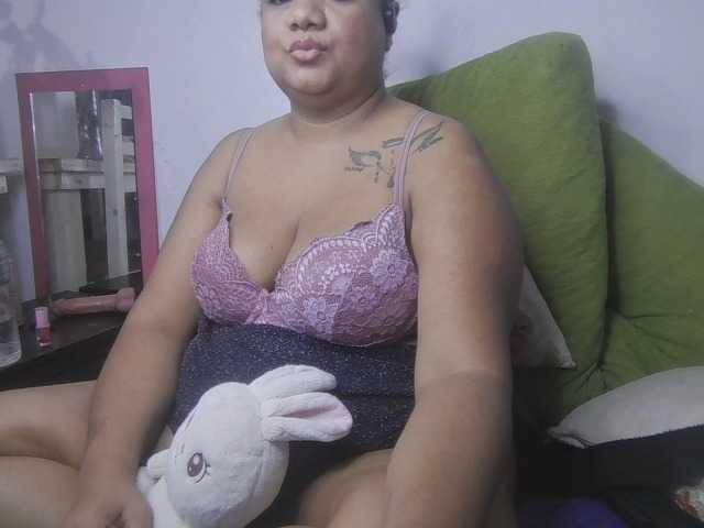 Carlabrasil's BongaCams show and profile