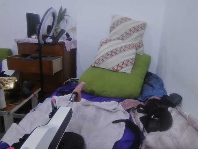 Carlabrasil's BongaCams show and profile