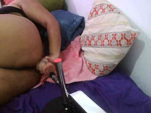 Domme_Carla_Brazil webcam