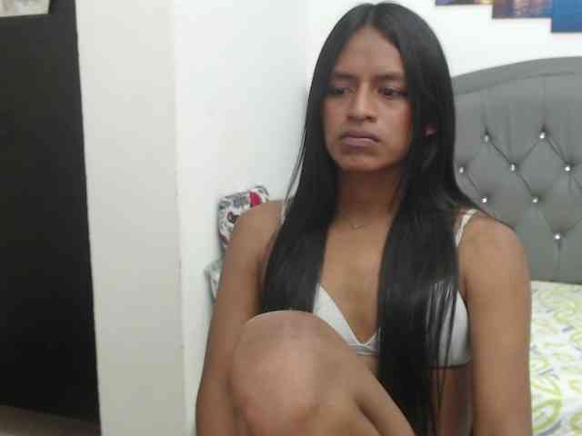 enyelin Live Webcam on BongaCams