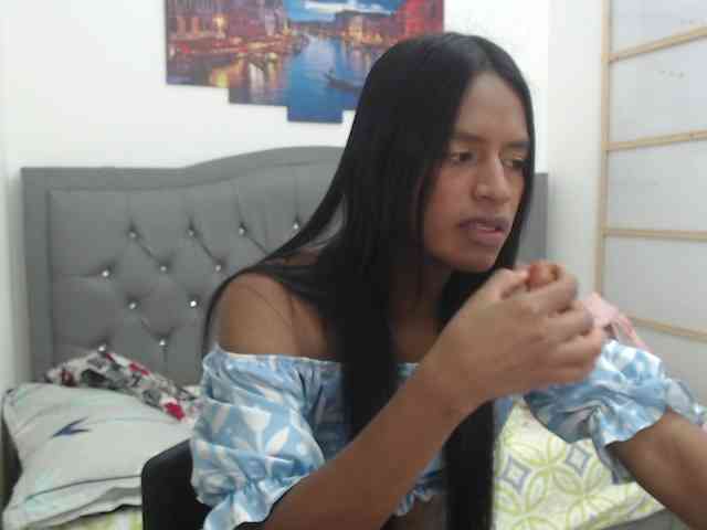 enyelin Live Webcam on BongaCams