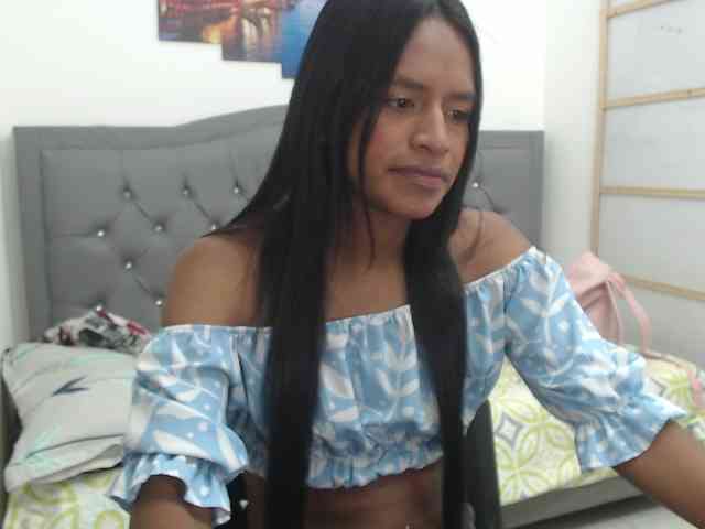 enyelin Live Webcam on BongaCams