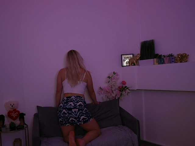 leokitty's BongaCams show and profile