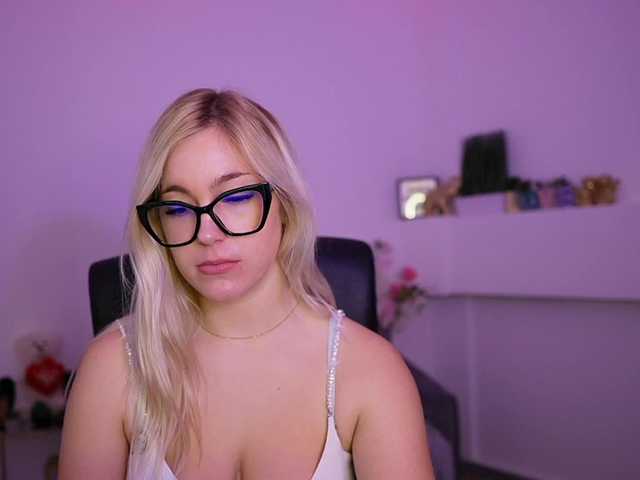 leokitty's BongaCams show and profile