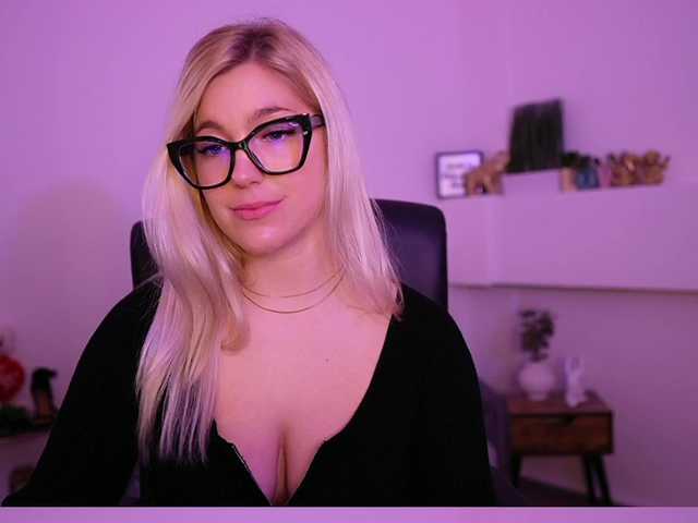 leokitty's BongaCams show and profile