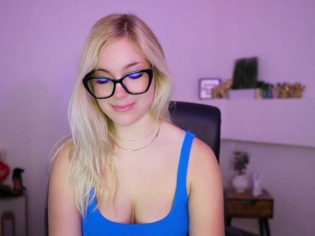 leokitty's BongaCams show and profile