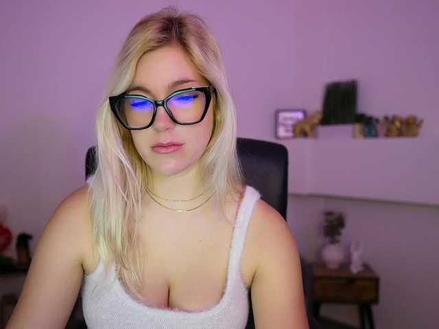 leokitty's BongaCams show and profile