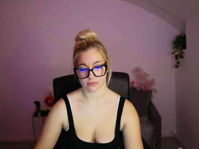 leokitty's BongaCams show and profile