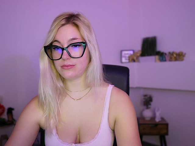 leokitty's BongaCams show and profile