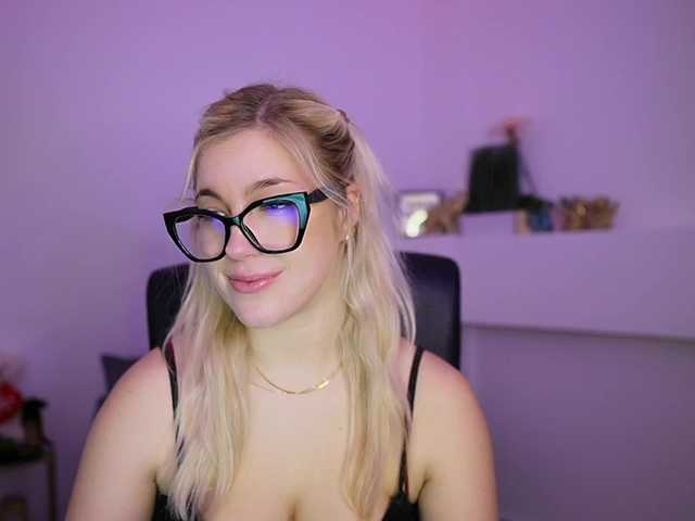 leokitty's BongaCams show and profile