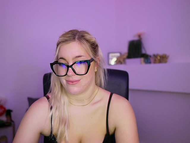 leokitty's BongaCams show and profile