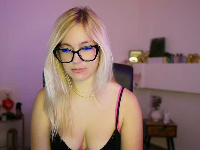 leokitty's BongaCams show and profile